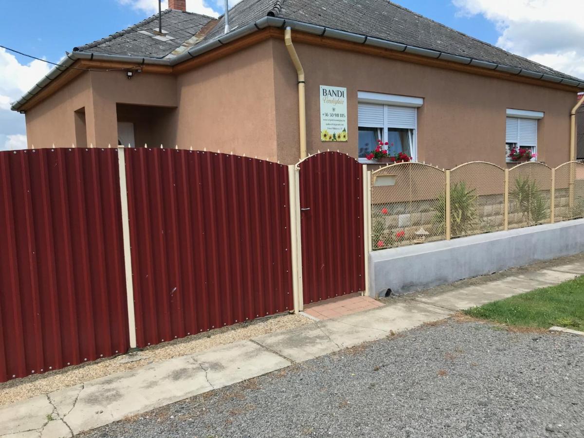 Bandi Vendeghaz Lägenhet Verpelét Exteriör bild