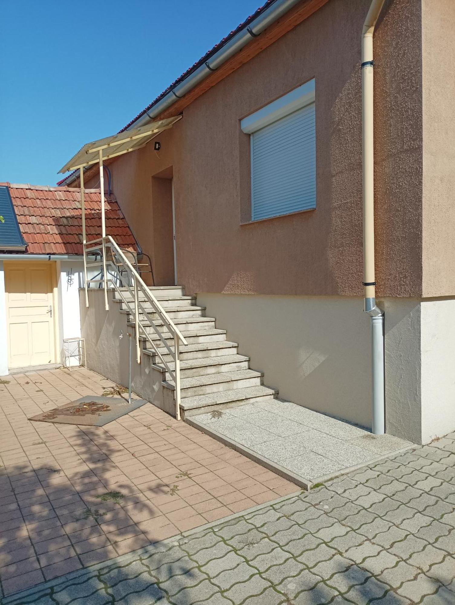 Bandi Vendeghaz Lägenhet Verpelét Exteriör bild